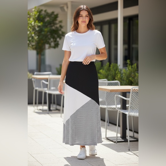 Cato Est. 1946 Women’s Maxi Skirt Size Medium Black White Colorblock Striped Hem - Picture 1 of 6
